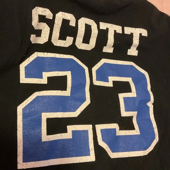 Black Tree Hill 23 Graphic T-Shirt - Picture 3 of 5